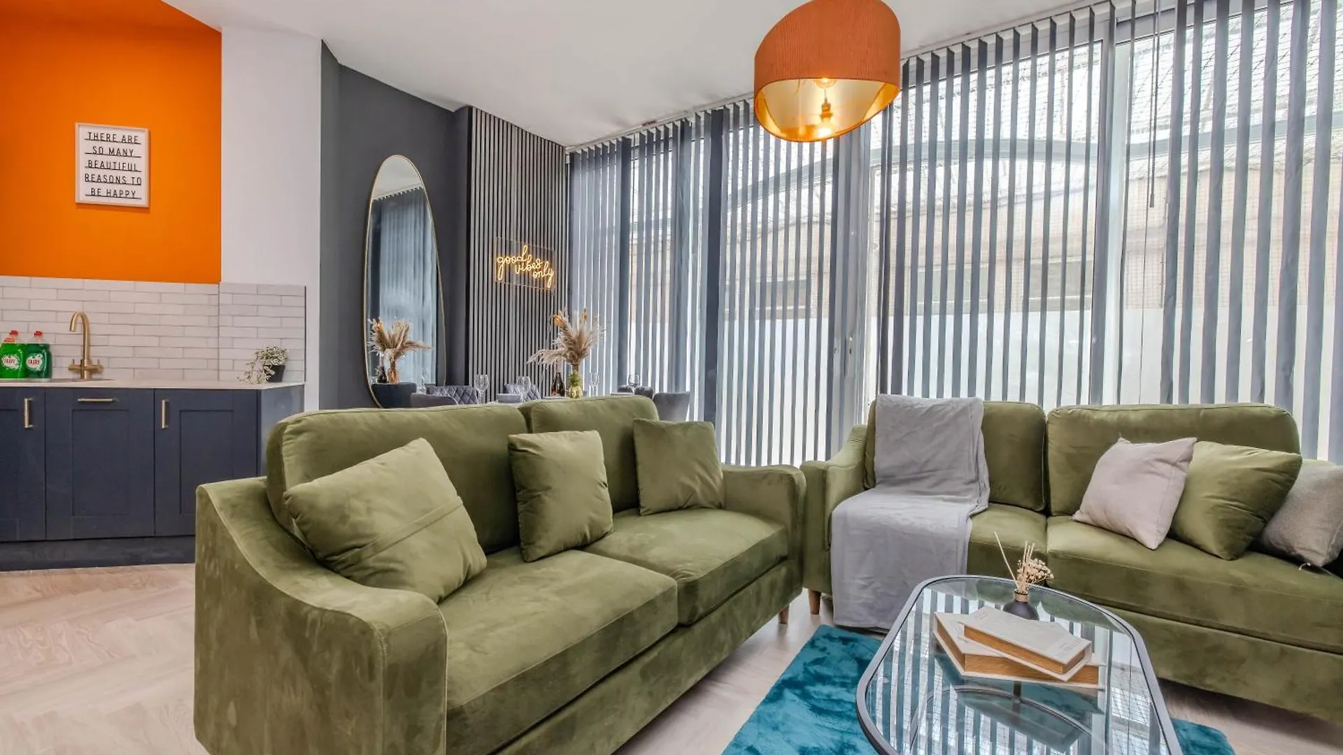 Apartment Amazing 3 Bedroom Flat I Next To Brighton Beach & Shopping Center