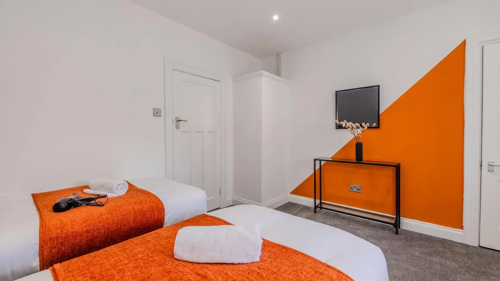 Amazing 3 Bedroom Flat I Next To Brighton Beach & Shopping Center 0*,  United Kingdom