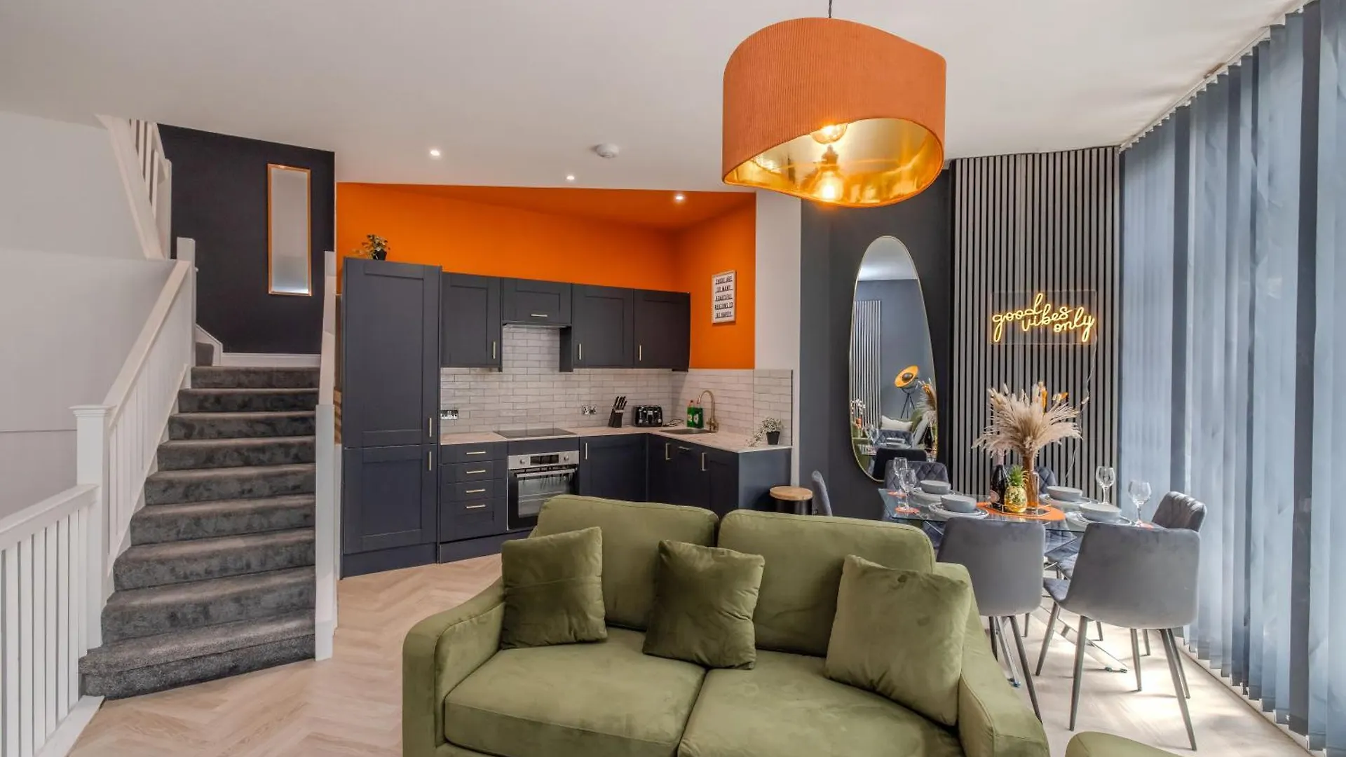 Amazing 3 Bedroom Flat I Next To Brighton Beach & Shopping Center 0*,  United Kingdom