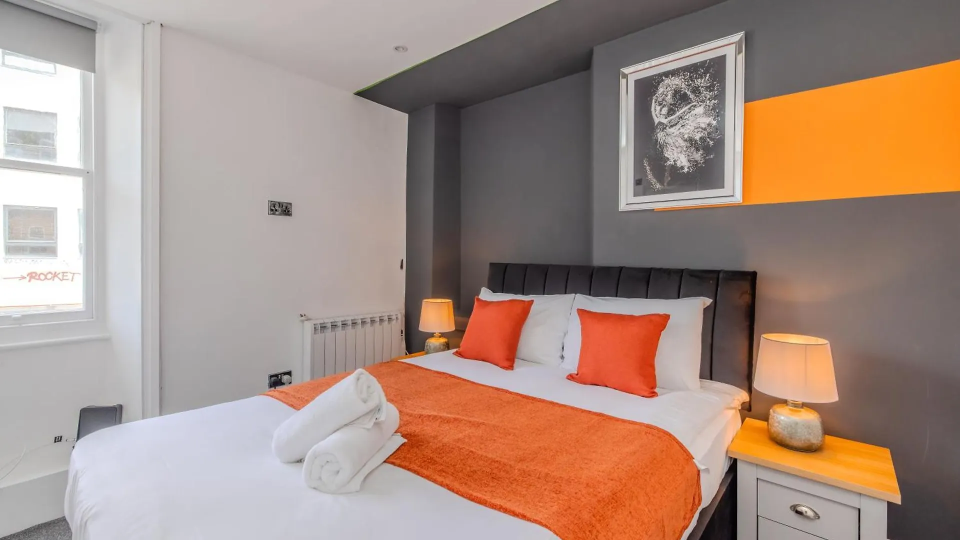 Amazing 3 Bedroom Flat I Next To Brighton Beach & Shopping Center 0*,