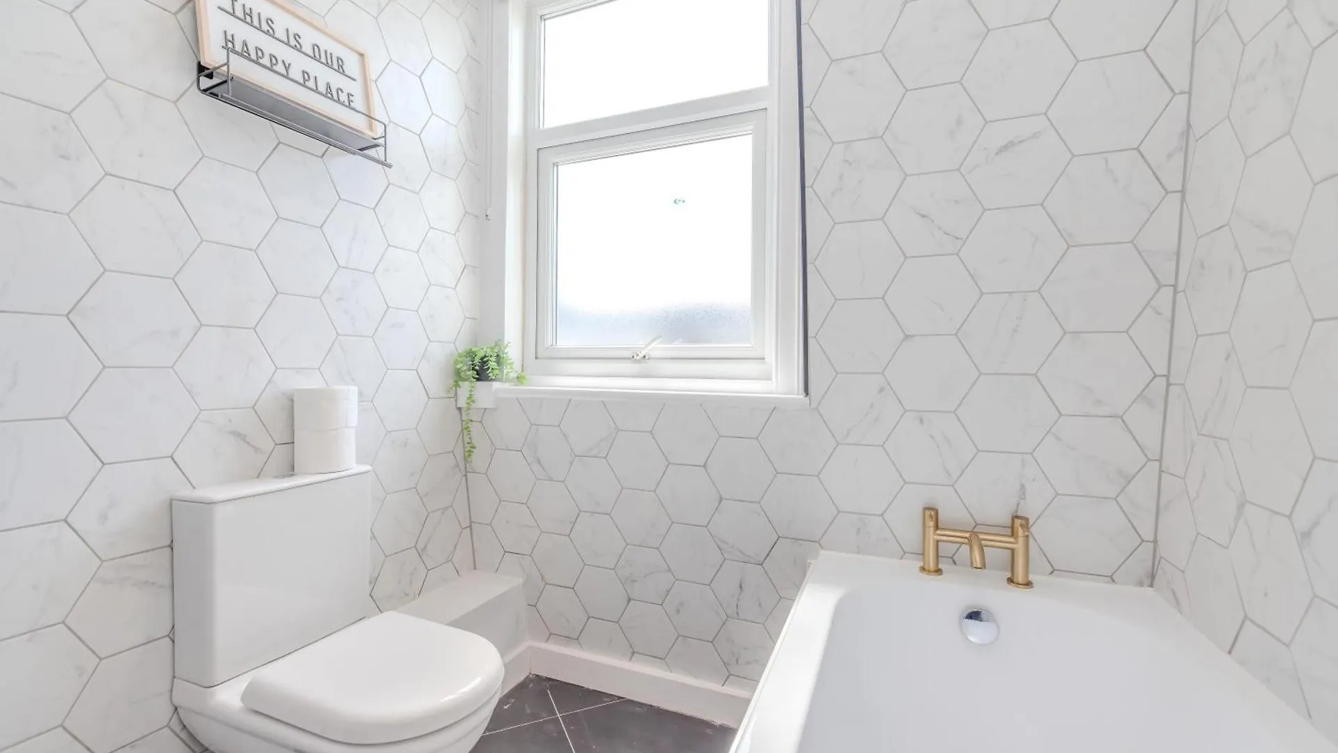 Apartment Amazing 3 Bedroom Flat I Next To Brighton Beach & Shopping Center