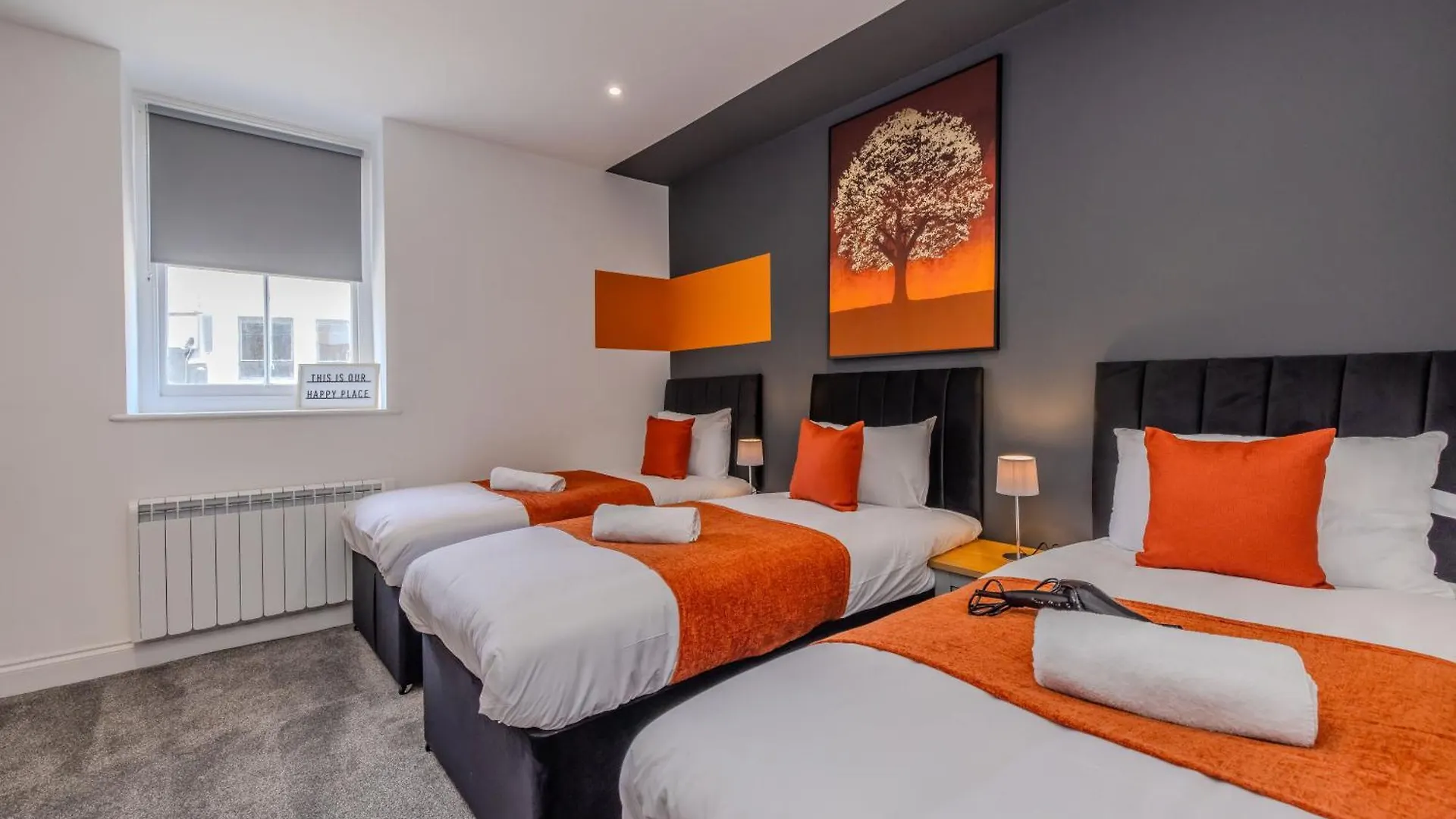 Amazing 3 Bedroom Flat I Next To Brighton Beach & Shopping Center
