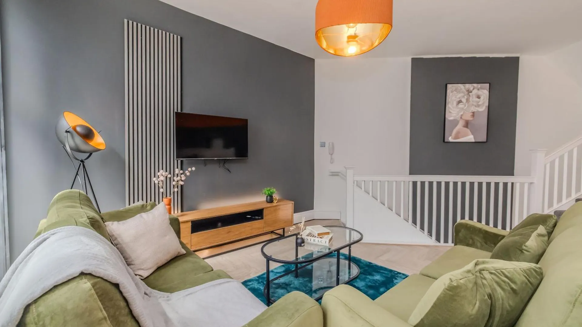 Amazing 3 Bedroom Flat I Next To Brighton Beach & Shopping Center 0*,