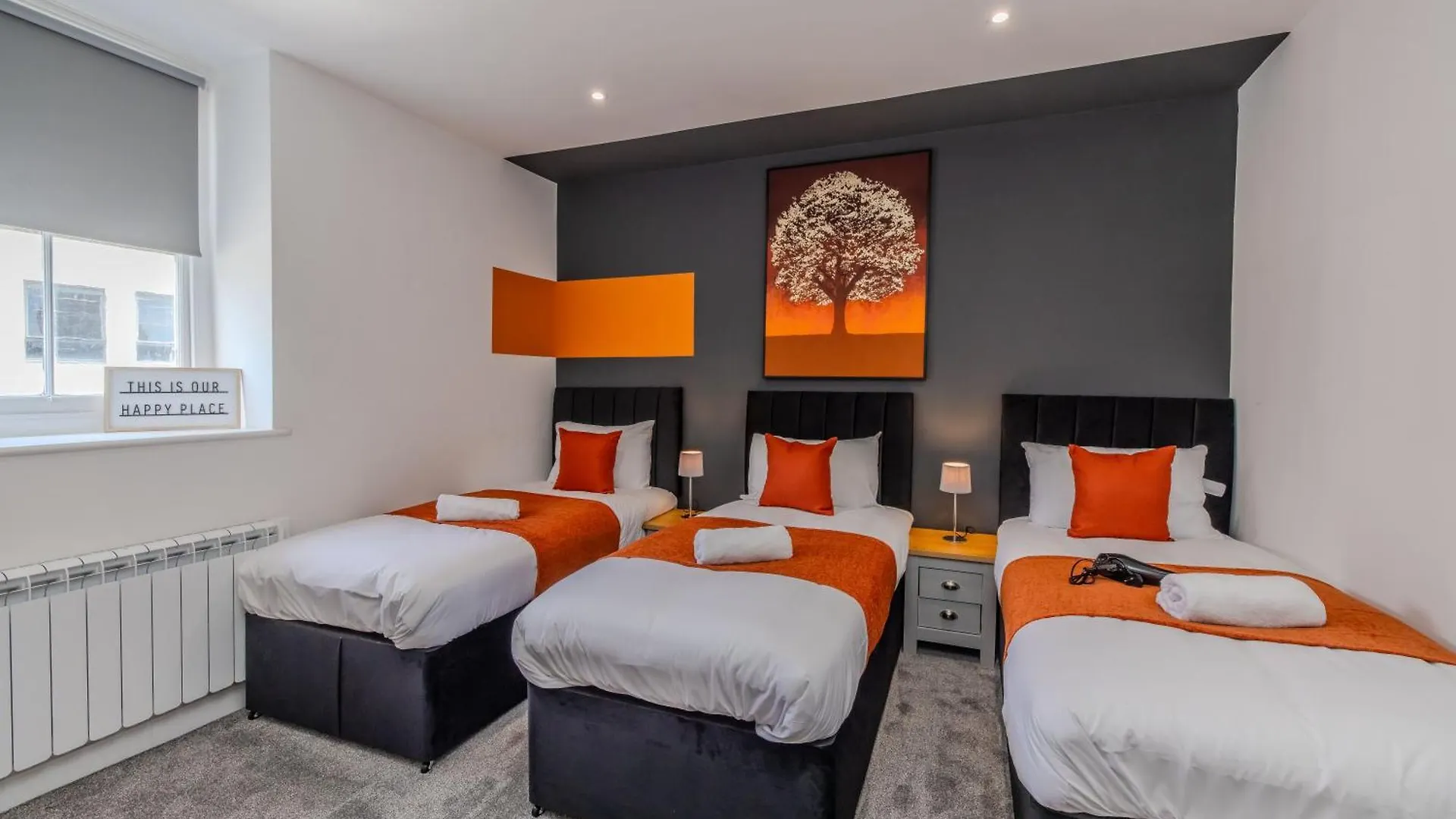 Amazing 3 Bedroom Flat I Next To Brighton Beach & Shopping Center