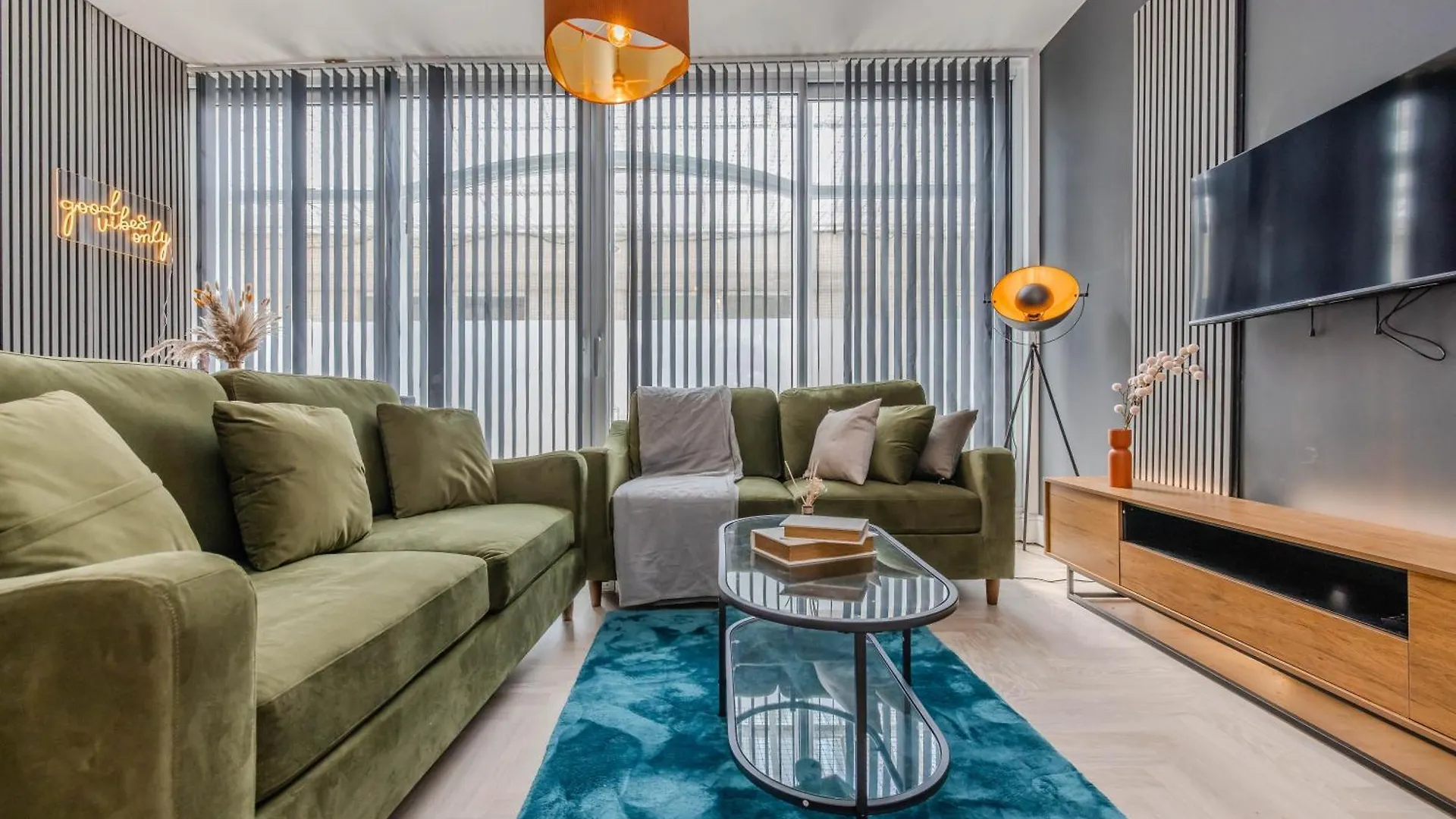 Apartment Amazing 3 Bedroom Flat I Next To Brighton Beach & Shopping Center
