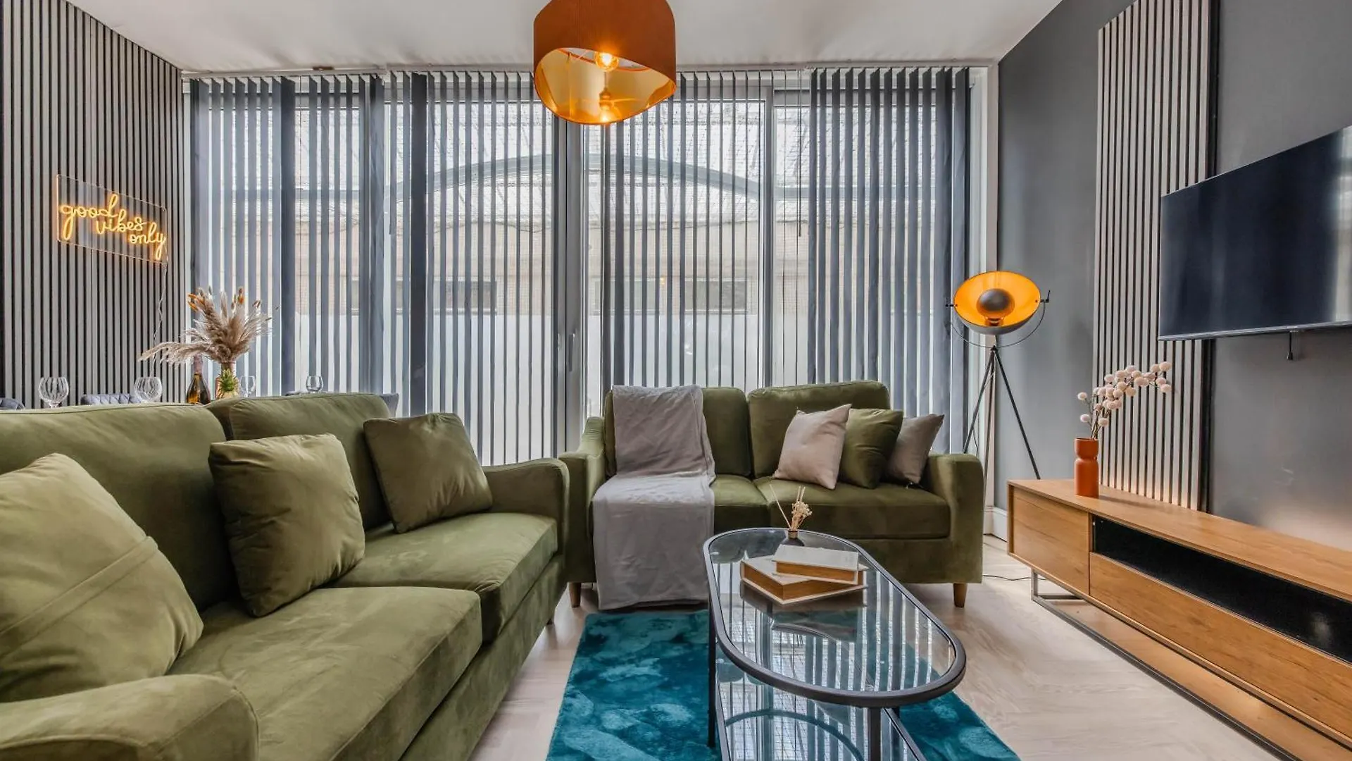 Amazing 3 Bedroom Flat I Next To Brighton Beach & Shopping Center 0*,  United Kingdom
